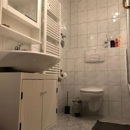 Apartment Yorkgebiet, Im Grunen Mit Balkon Und 2sz Chemnitz